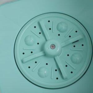 Mini lavatrice pieghevole verde, leggera e compatta, perfetta per viaggi e biancheria intima